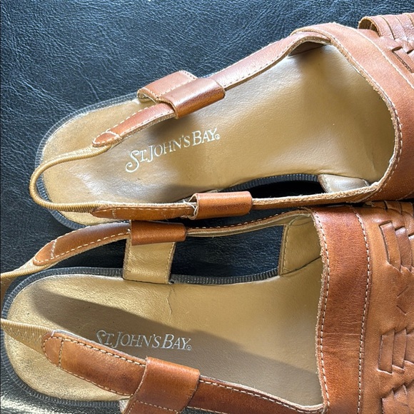St. John’s Bay ladies size 7 leather sandals - Picture 2 of 6